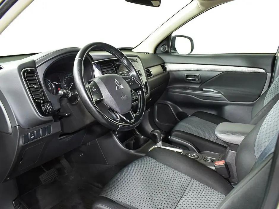 Mitsubishi Outlander, 2015 г.