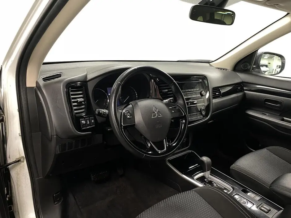 Mitsubishi Outlander, 2020 г.