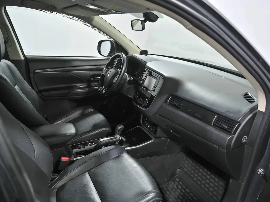 Mitsubishi Outlander, 2017 г.