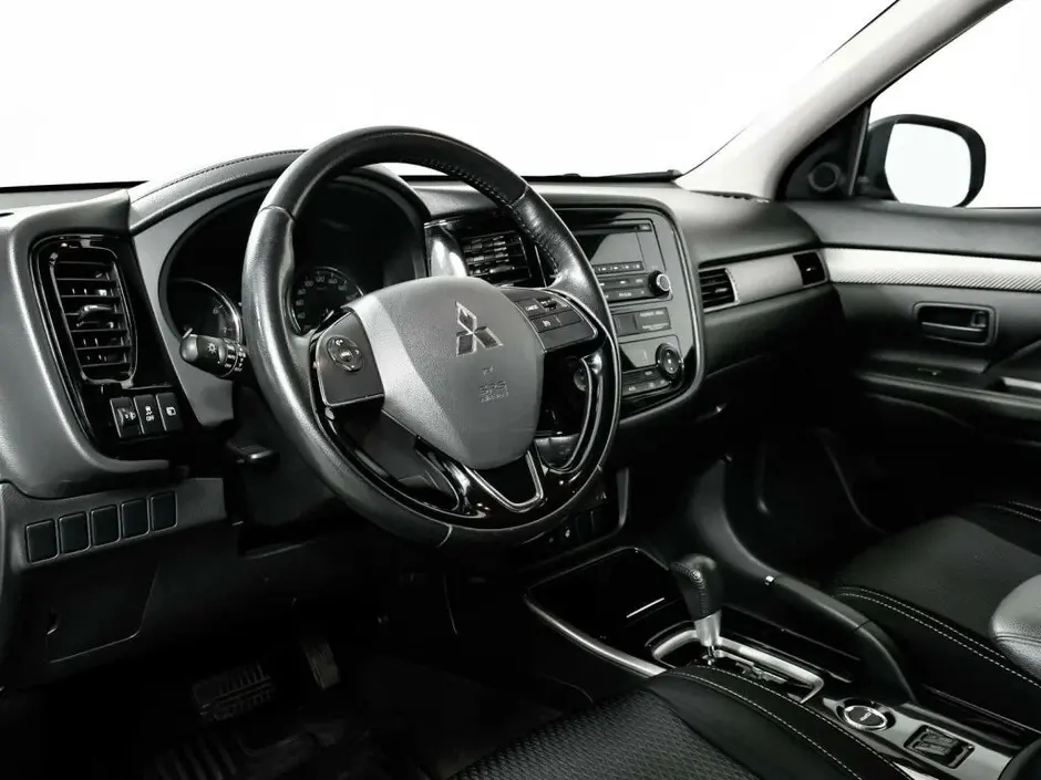 Mitsubishi Outlander, 2017 г.