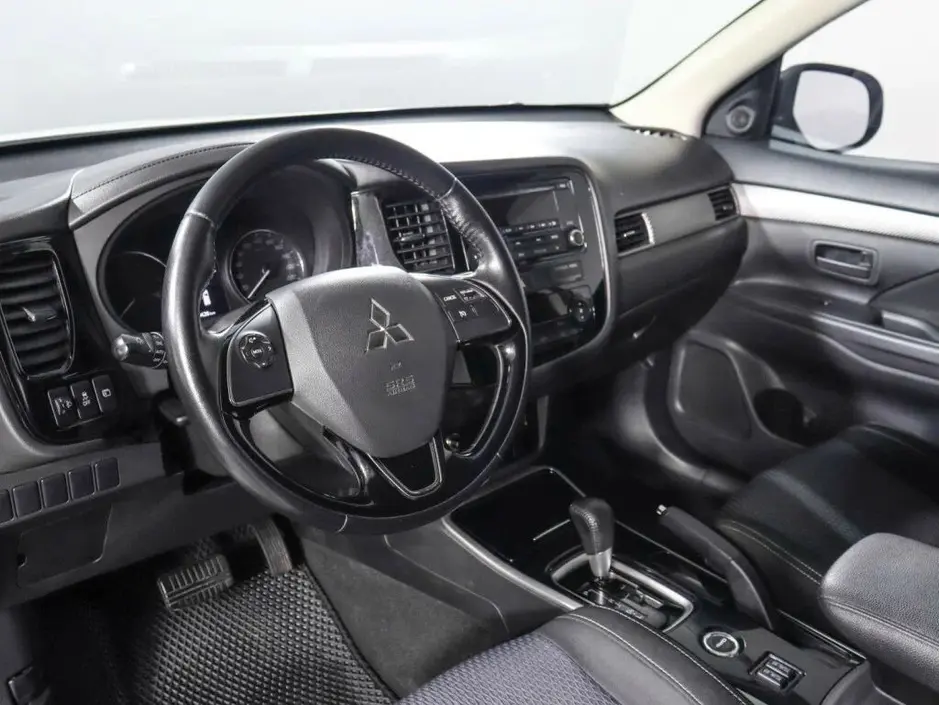 Mitsubishi Outlander, 2017 г.