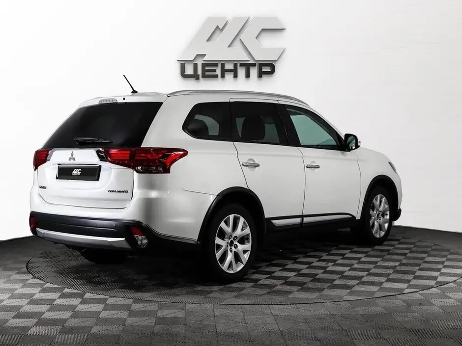 Mitsubishi Outlander, 2015 г.
