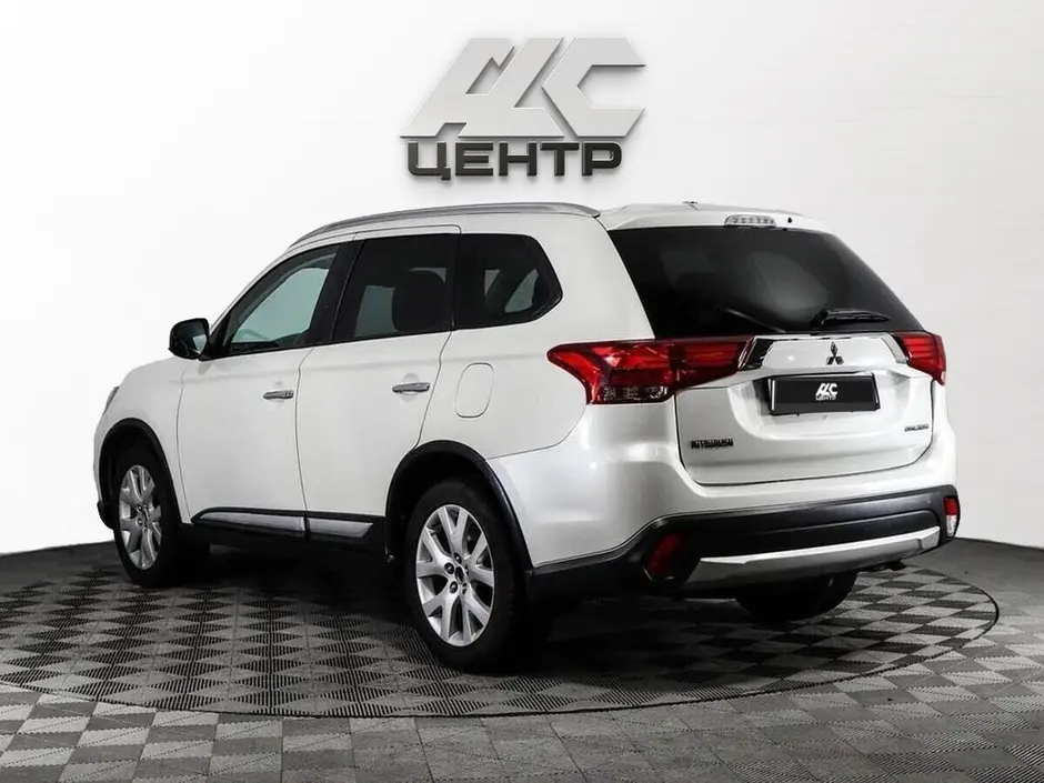 Mitsubishi Outlander, 2015 г.