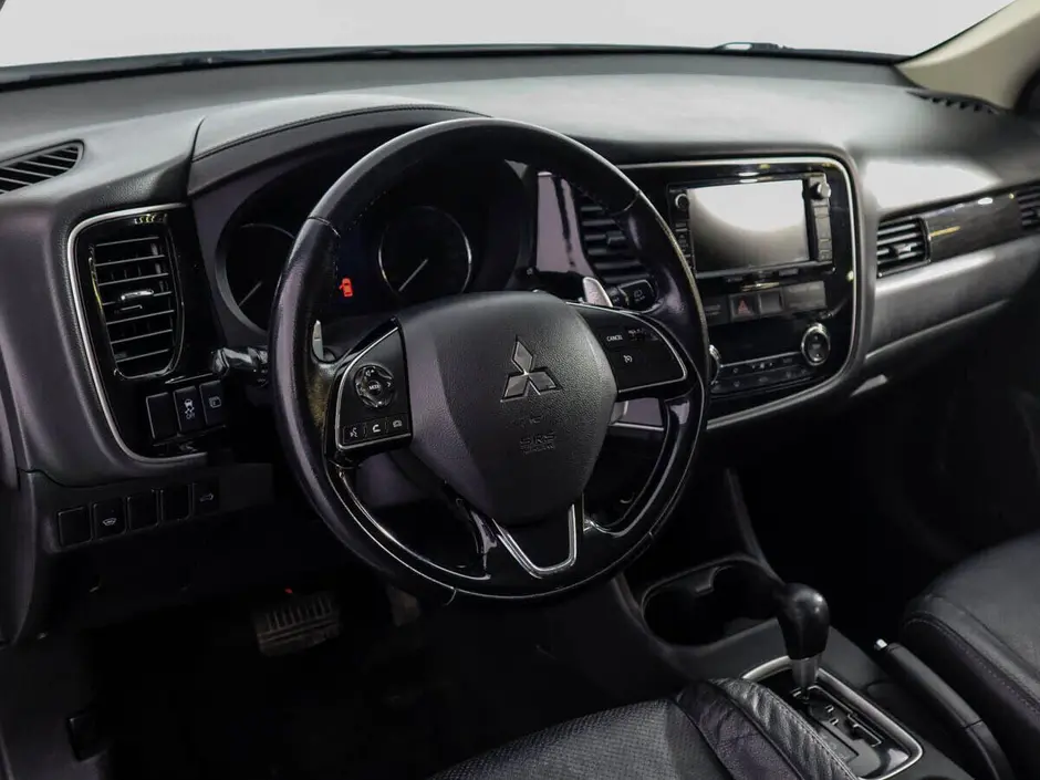 Mitsubishi Outlander, 2015 г.