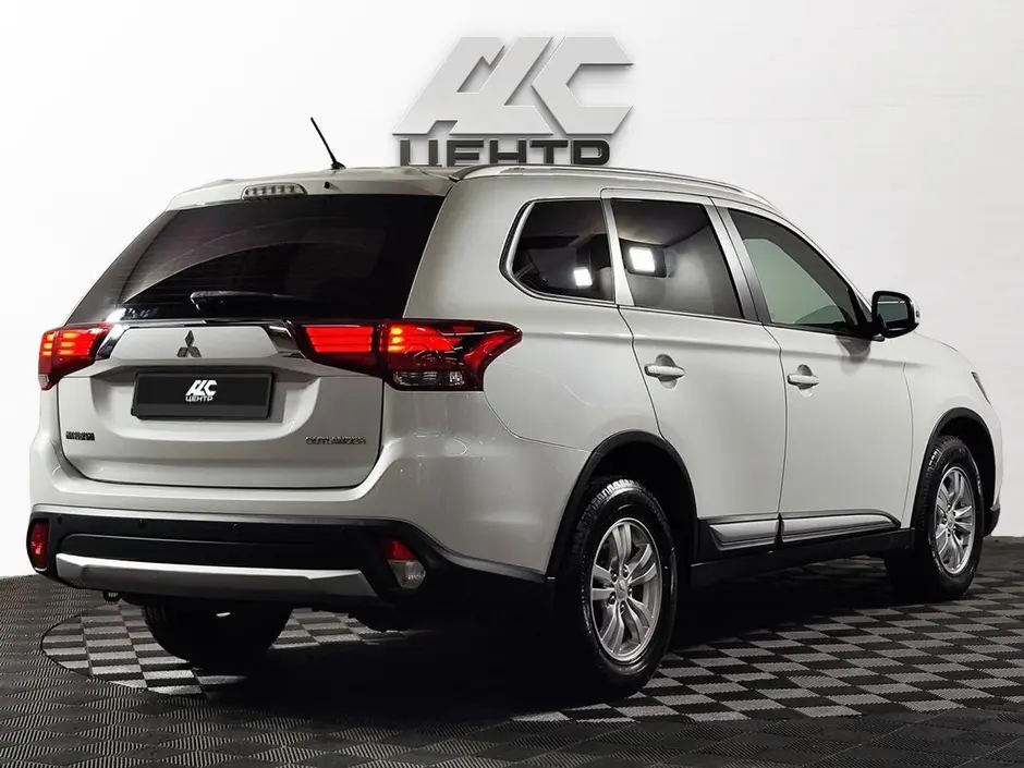 Mitsubishi Outlander, 2015 г.