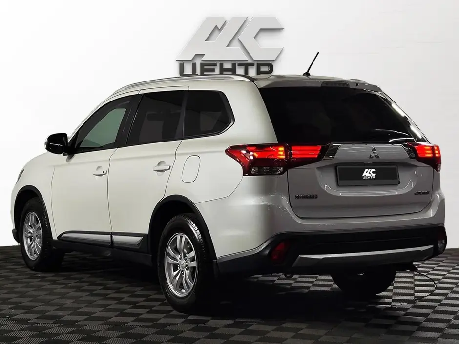 Mitsubishi Outlander, 2015 г.