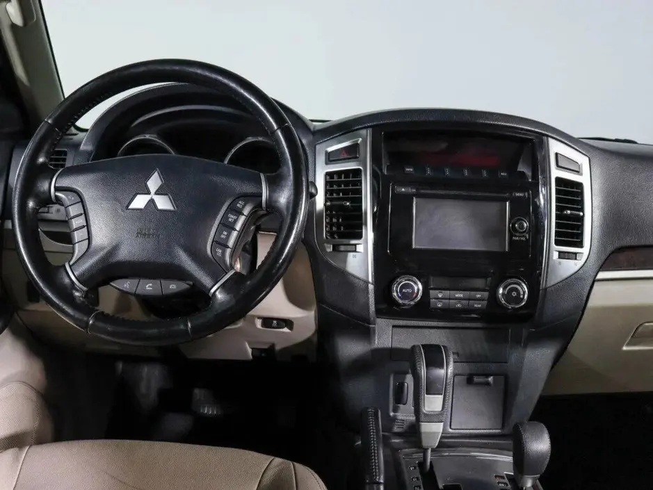 Mitsubishi Pajero, 2017 г.