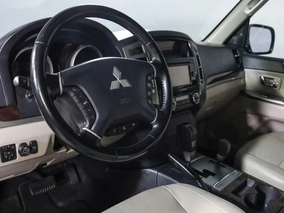 Mitsubishi Pajero, 2017 г.