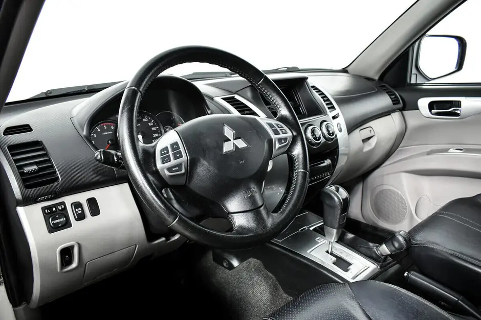 Mitsubishi Pajero, 2014 г.