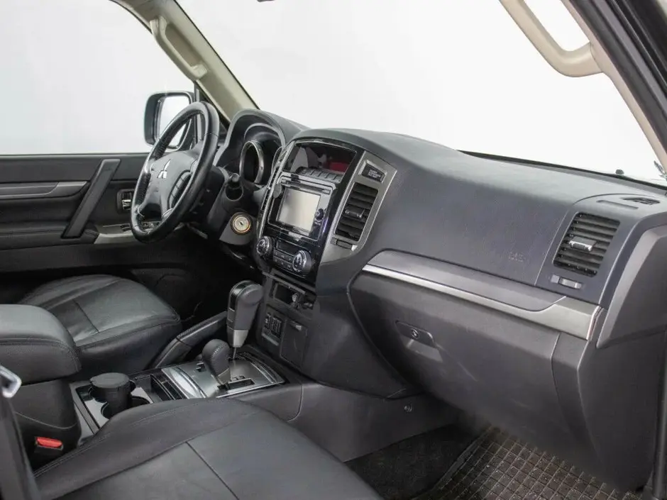 Mitsubishi Pajero, 2015 г.