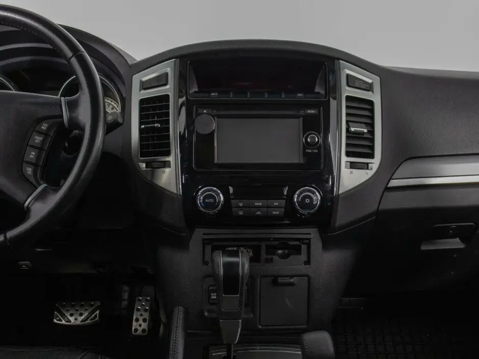 Mitsubishi Pajero, 2015 г.