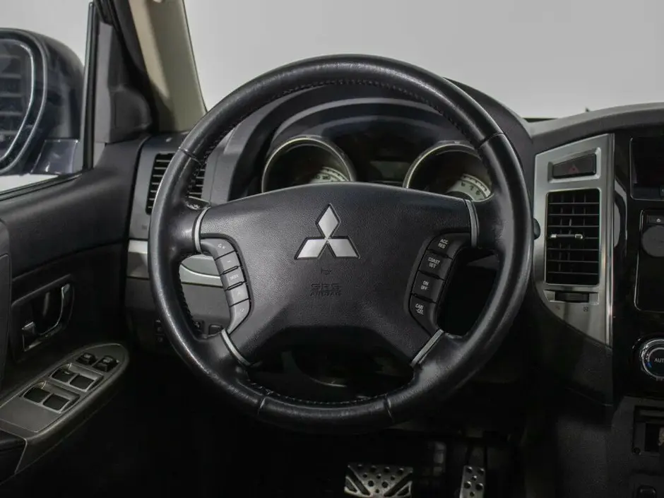 Mitsubishi Pajero, 2015 г.