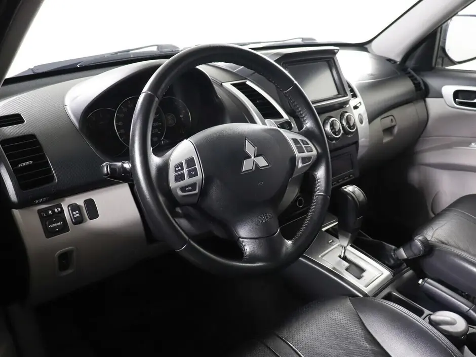 Mitsubishi Pajero Sport, 2013 г.