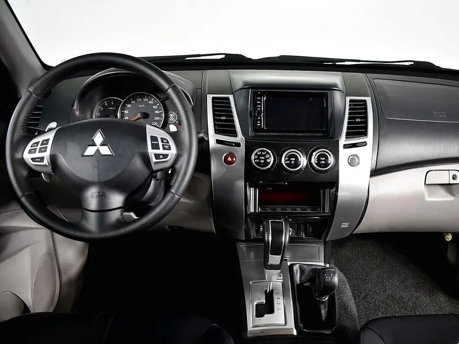 Mitsubishi Pajero Sport, 2013 г.