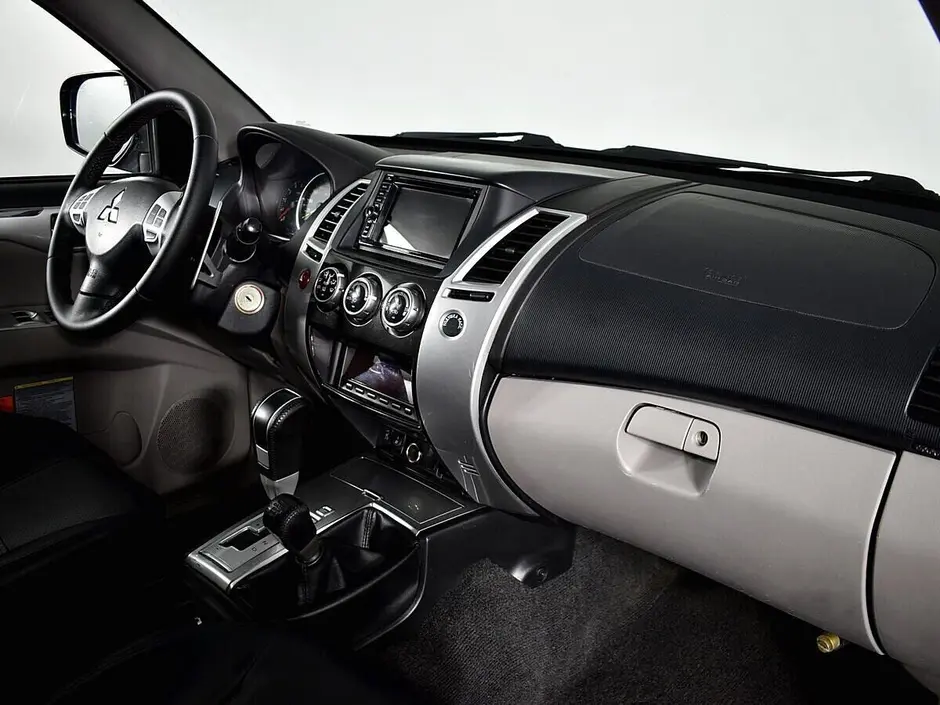 Mitsubishi Pajero Sport, 2013 г.