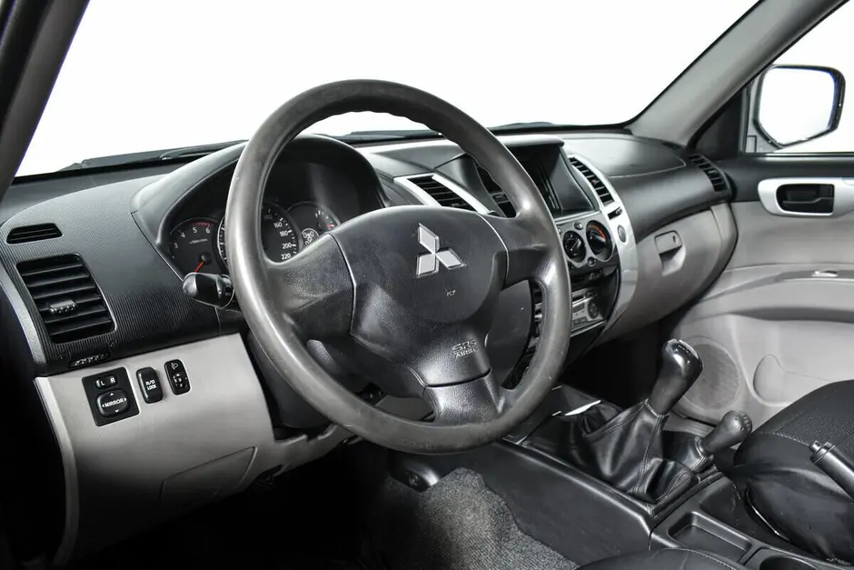 Mitsubishi Pajero Sport, 2012 г.