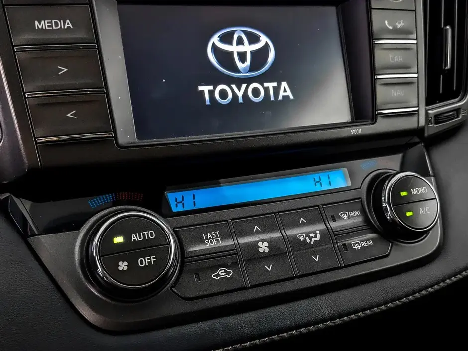 Toyota RAV4, 2015 г.