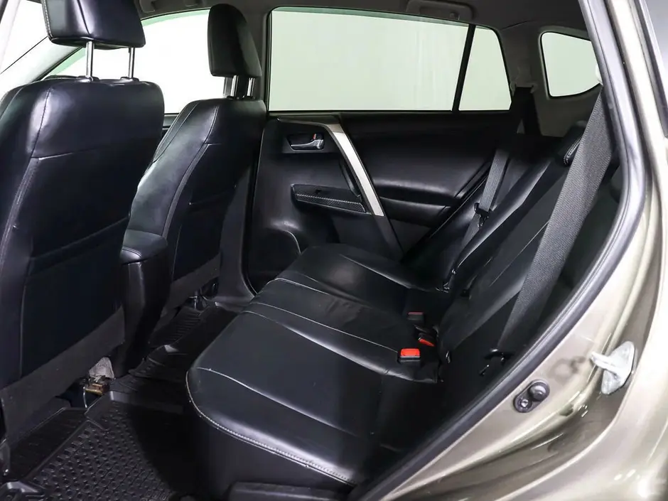 Toyota RAV4, 2015 г.