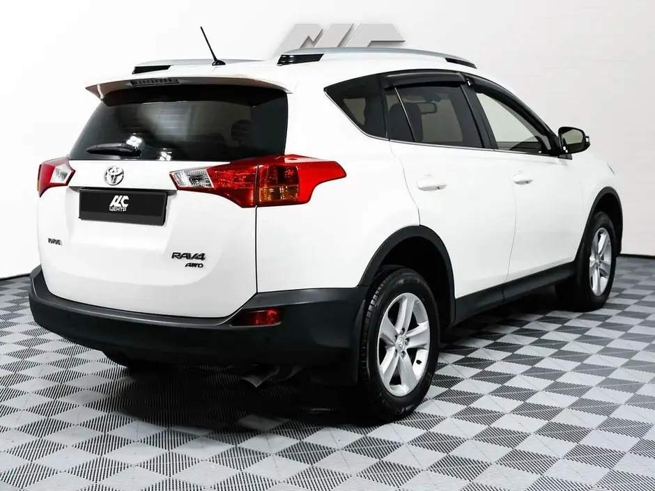 Toyota RAV4, 2015 г.