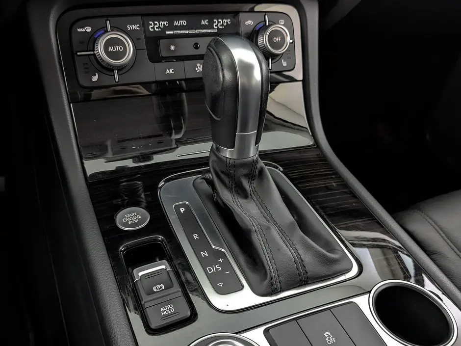 Volkswagen Touareg, 2015 г.