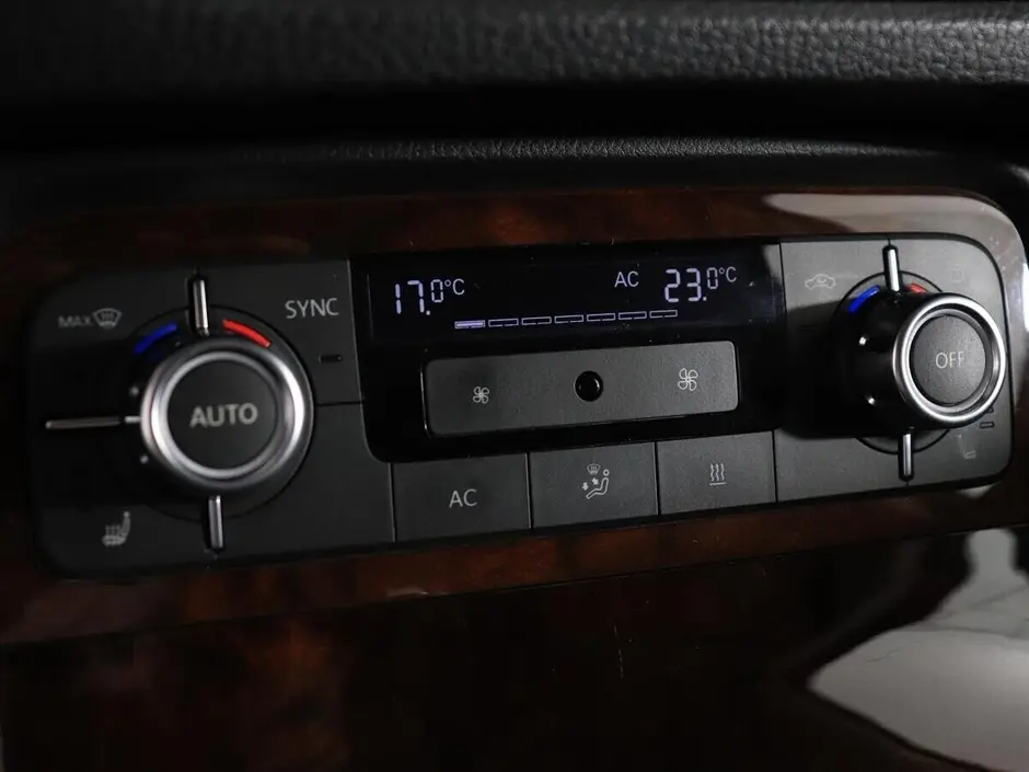 Volkswagen Touareg, 2012 г.